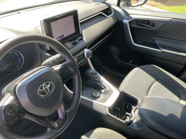 Used 2025 Toyota RAV4 LE AWD/4WD image 22