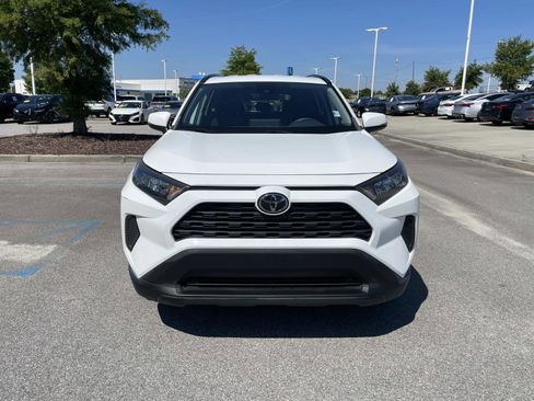 Used 2021 Toyota RAV4 LE FWD image 2