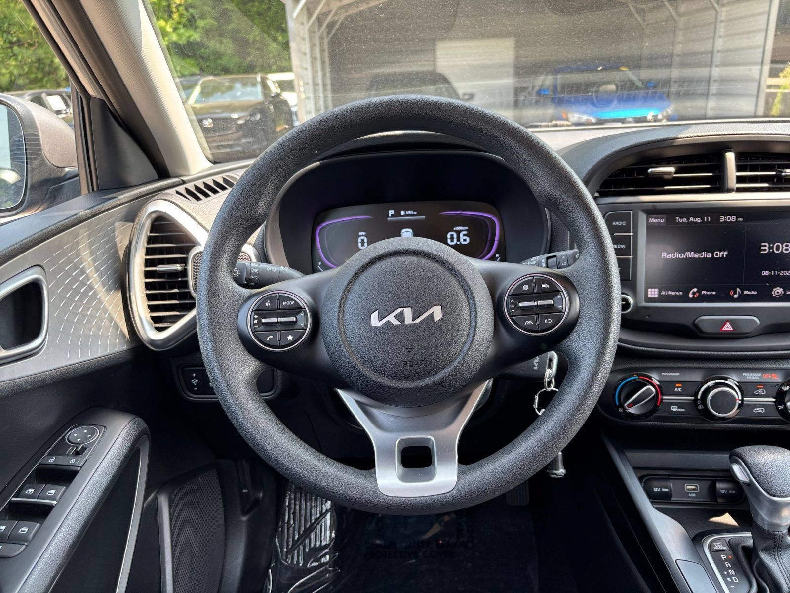Used 2025 Kia Soul LX w/ LX Technology Package FWD image 30