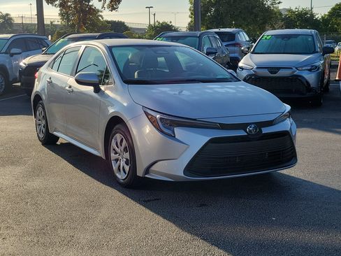Used 2025 Toyota Corolla LE image 4