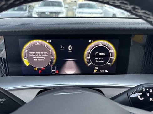 Certified 2025 Volkswagen Tiguan SE w/ Panoramic Sunroof Package image 19