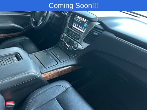 Used 2019 Chevrolet Suburban Premier RWD image 18