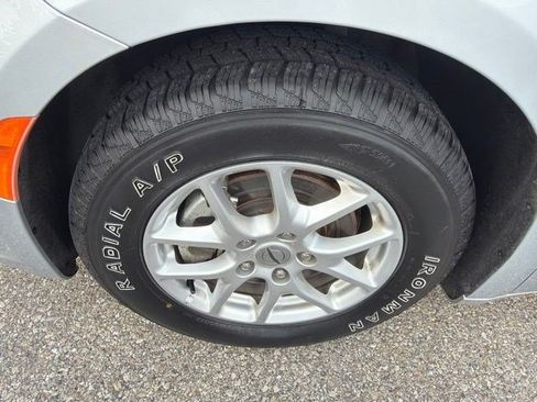 Used 2023 Chrysler Pacifica Touring-L FWD image 10