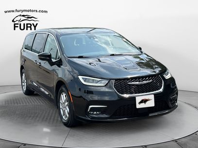 Used 2024 Chrysler Pacifica Touring-L