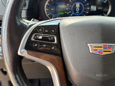 Used 2018 Cadillac Escalade Premium Luxury RWD image 17