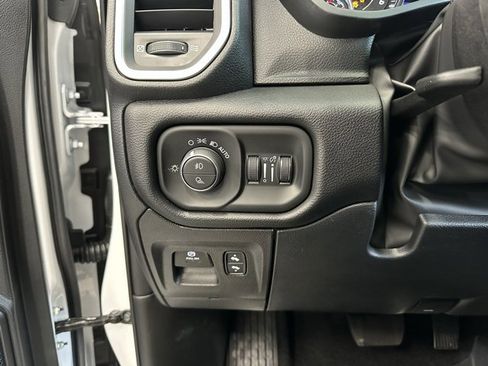 New 2026 RAM 1500 4x4 Crew Cab image 23