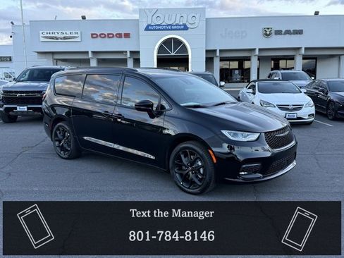 New 2026 Chrysler Pacifica Select w/ S Appearance Package image 1