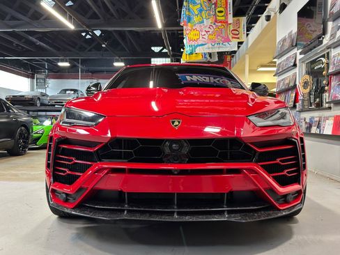 Used 2019 Lamborghini Urus AWD/4WD image 2