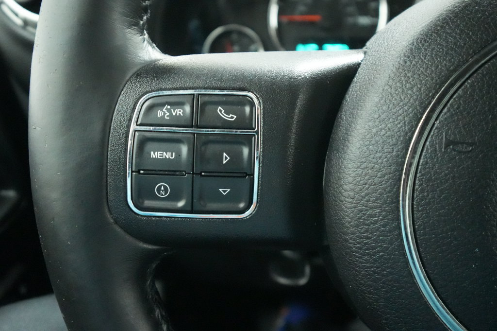 Used 2017 Jeep Wrangler Unlimited Sahara w/ Connectivity Group AWD/4WD image 34