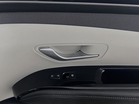 Used 2024 Hyundai Tucson Limited image 32