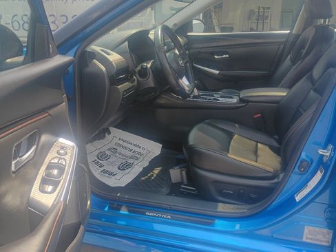 Used 2025 Nissan Sentra SR w/ SR Premium Package FWD image 11