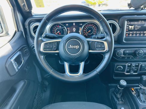 Used 2019 Jeep Wrangler Unlimited Sahara image 9