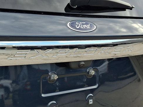 Certified 2024 Ford Explorer XLT w/ Equipment Group 202A image 33