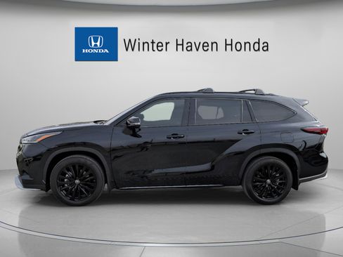 Used 2024 Toyota Highlander LE image 5