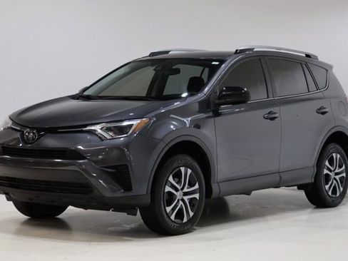 Used 2017 Toyota RAV4 LE FWD image 3