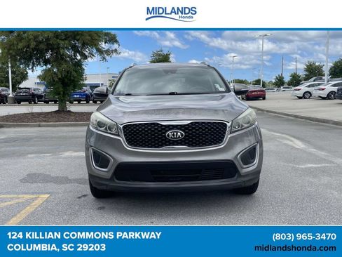 Used 2017 Kia Sorento FWD w/ LX Convenience Package image 2