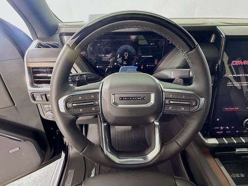 New 2026 GMC Yukon Denali w/ Denali Reserve Package AWD/4WD image 13