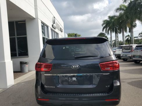 Used 2020 Kia Sedona LX FWD image 13