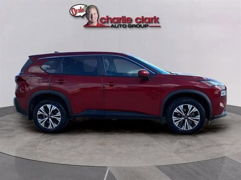 Used 2023 Nissan Rogue SV image 6