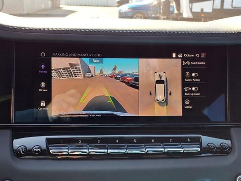 Used 2025 Rolls-Royce Cullinan Black Badge image 17