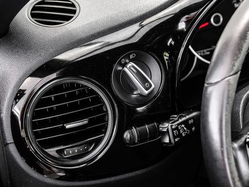 Used 2018 Volkswagen Beetle 2.0T S FWD image 22