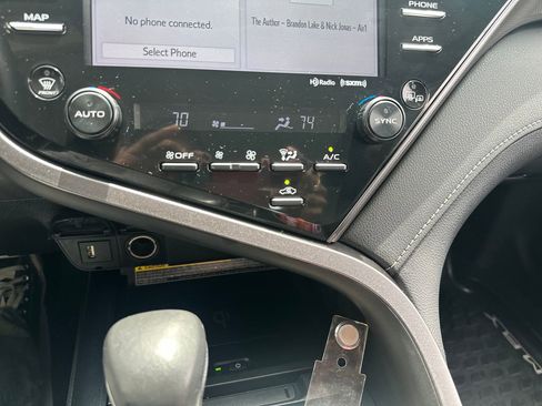 Used 2020 Toyota Camry XSE FWD image 16