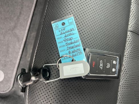 New 2026 Jeep Cherokee Overland w/ Trailer Tow Group AWD/4WD image 31