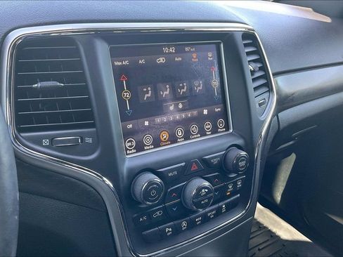 Used 2018 Jeep Grand Cherokee Altitude RWD image 24