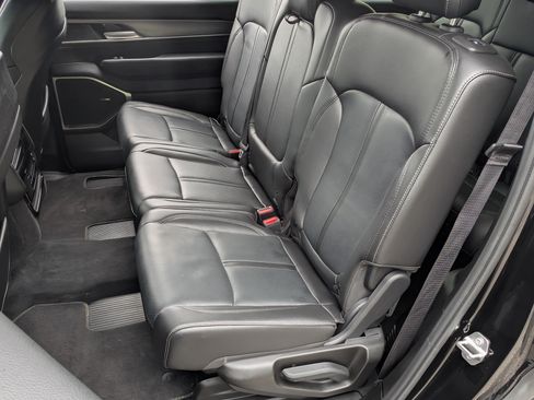 Used 2025 Jeep Wagoneer 4WD image 17