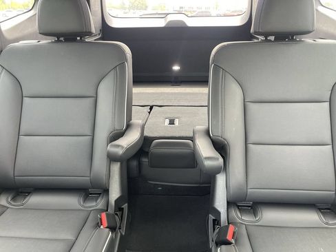 Used 2025 Buick Enclave Preferred AWD/4WD image 37