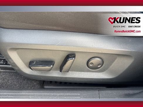 Used 2023 Nissan Rogue SV image 11