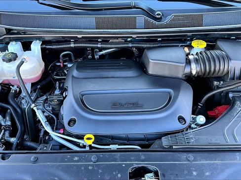 Used 2025 Chrysler Pacifica Limited image 22