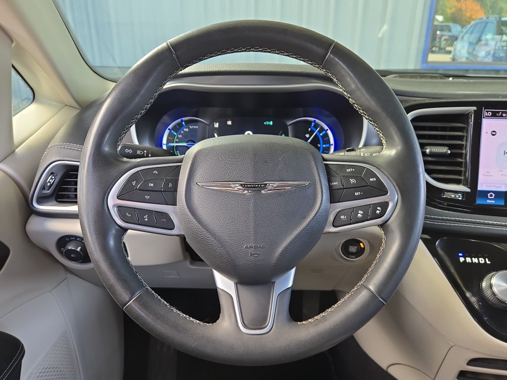 Used 2023 Chrysler Pacifica Touring-L FWD image 21