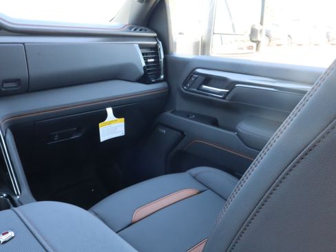 New 2026 GMC Sierra 2500 AT4 w/ AT4 Premium Plus Package AWD/4WD image 11