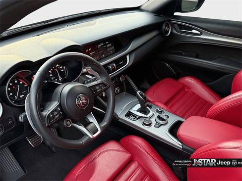 Used 2023 Alfa Romeo Stelvio Veloce image 13