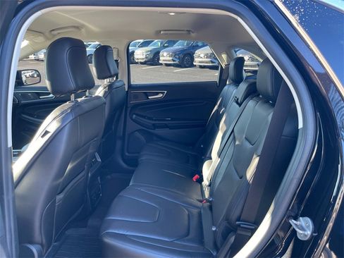 Used 2020 Ford Edge Titanium image 10