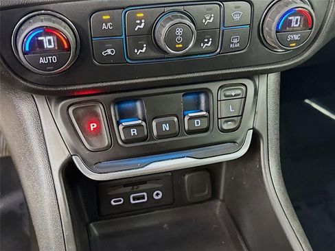 Used 2020 GMC Terrain SLT w/ Preferred Package AWD/4WD image 19