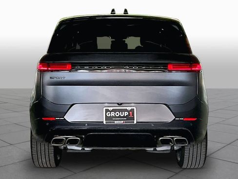 Used 2025 Land Rover Range Rover Sport Dynamic SE image 4
