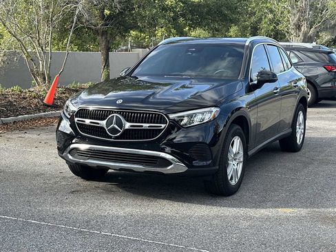 Used 2025 Mercedes-Benz GLC 300 image 1