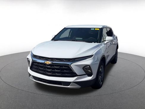 Used 2026 Chevrolet Blazer LT FWD image 4