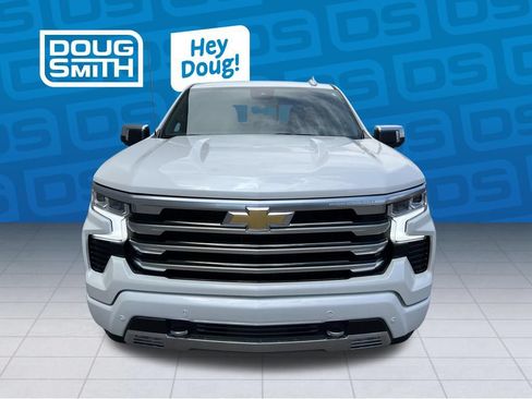 Used 2024 Chevrolet Silverado 1500 High Country w/ Z71 Off-Road Package AWD/4WD image 8