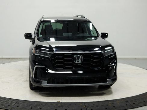 Used 2025 Honda Pilot Elite image 3