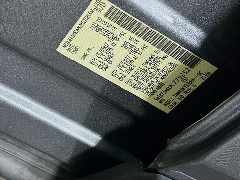 Used 2023 Nissan Rogue S AWD/4WD image 12