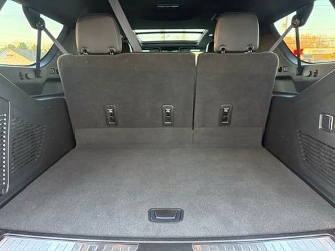 Used 2023 GMC Yukon XL Denali image 13