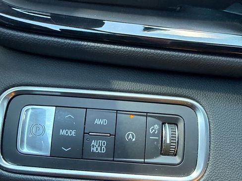 Used 2025 Buick Enclave Avenir w/ Super Cruise Package AWD/4WD image 30