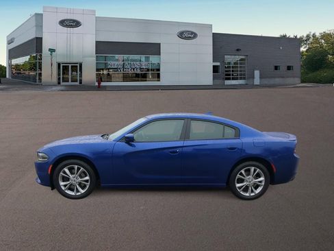 Used 2020 Dodge Charger SXT w/ Cold Weather Package image 7