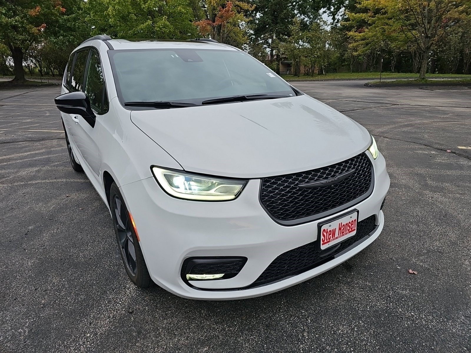Used 2025 Chrysler Pacifica Limited FWD image 5