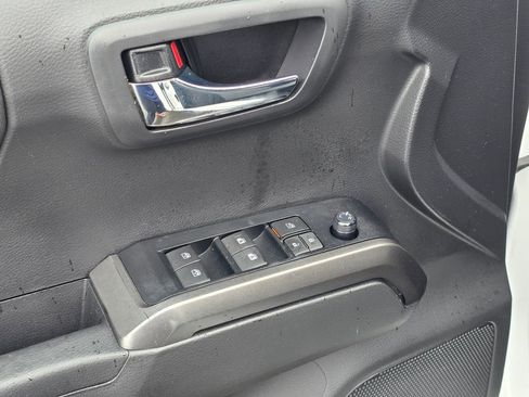 Used 2022 Toyota Tacoma TRD Off-Road AWD/4WD image 22