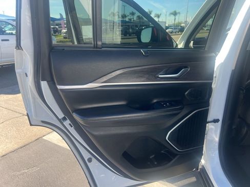 Used 2022 Jeep Grand Cherokee Limited 4xe w/ Luxury Tech Group II image 20