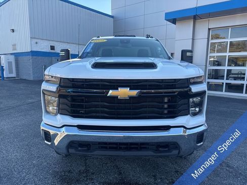 Used 2025 Chevrolet Silverado 3500 W/T image 8